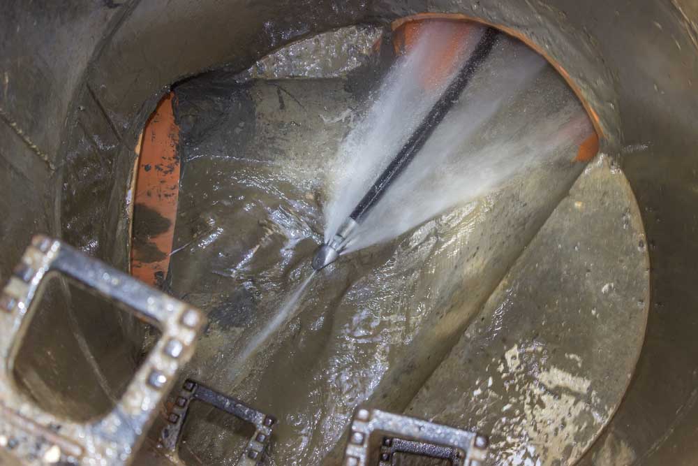 hydro jetting inside a pipe